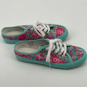 CHARLIE PAIGE WOMENS SIZE 8 LOW BACK SNEAKER , LIKE NEW , PREOWNED. FLOR…